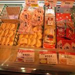 岩崎本舗 - お店の冷凍ケース