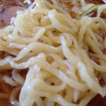 ラーメン専科 麺々 - 中太縮れ麺。