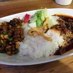 左：キーマ、右：ビーフ