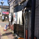 麺屋 一徳 - ちょうど曲がり角にお店はあります！