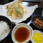 Sakana Isshin Souzai Tei - 日替り定食