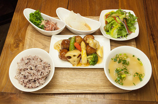 オリエンタルレシピカフェ - お野菜メインのランチ　季節野菜と鶏団子の黒酢あん