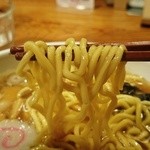いぶし銀 - "ジャパン" (830円)・麺リフト