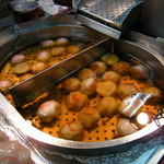 阿忠肉圓 - 油の中で、ゆーらゆら！