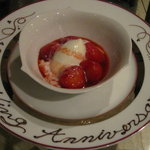 あざみ野うかい亭 - 手摘み苺（あまおう）のショーフロア