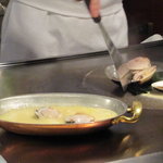 あざみ野うかい亭 - 浅利で出汁をとったバターソースの中へ