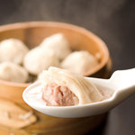 南翔饅頭店 - 料理写真:スープたっぷりの小籠包