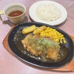 サイゼリヤ - 料理写真:若鶏のディアボラ風、ごはん、スープ