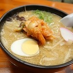 てんぐ - 2014年7月　地獄ラーメン【900円】ビジュアルは全くえげつなくない。