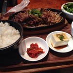 Oosaka Chiritorinabe Tetsu - 焼肉定食