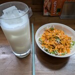 ポカラダイニング - ラッシー、サラダ