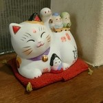 Ramemmaji - 店内の猫の飾り物