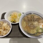 Sugakiya - 料理写真:大盛特製ラーメン五目・サラダST