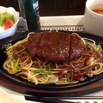 Shuen Chuu Bou Haku - スパメンチカツセット900円（サラダ・スープ付）