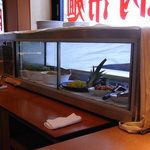 冷麺専門店 KORYO - セルフサービスのサラダとキムチはこのショウケースに