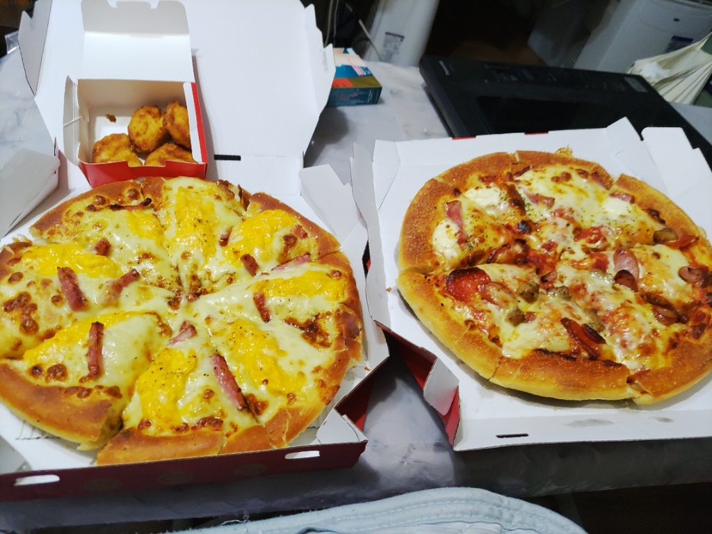 ピザハット 南郷 店