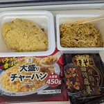 セブンイレブン - 料理写真:チャーハンと焼きそばの定食だ(笑)