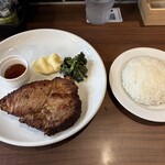 マロリーポークステーキ - 料理写真:ランチ1340円(税込)