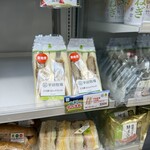 ニューデイズ - 料理写真:コロッケサンド 陳列