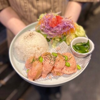 毎週のお楽しみ♪週替わりランチ＋1drink付き！