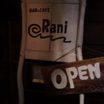 バー＆カフェ ラニ - 入り口です、探してください