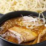 Karunichindou - たっぷりの胡麻と香味野菜で丁寧に仕上げた、風味豊かなスープです。