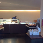 ブランジェ浅野屋 - 内装はシックですね。