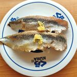 くら寿司 - 料理写真:最初に脂が乗って美味な「いわし」160円。