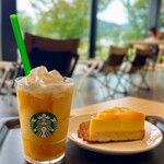 スターバックスコーヒー - ドリンク写真:マンゴーフラペチーノとマンゴーケーキ