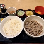 いろり庵きらく - 料理写真:納豆朝定食 半そば 冷