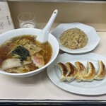 点心 - 料理写真:ラーメン半チャーハンセット＋餃子。中華食堂の3種の神器？食べ尽くす