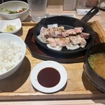 豚ステーキ専門店 B - 料理写真: