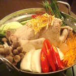 キッチンBar GARO - サムゲタン風鶏塩鍋〝タッハンマリ〟