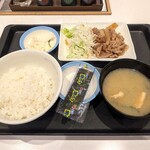 松屋 - 料理写真:得朝牛皿定食(400円)