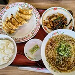 餃子の王将 - 料理写真:夏餃子よかけ醤油ラーメンセット＆ホルモンの味噌炒め
