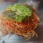 お好み焼みっちゃん - 料理写真:肉玉そばにイカ天（900円）