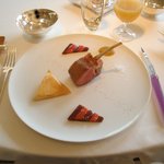 キュイジーヌ[s] ミッシェル・トロワグロ - 2010/04 香ばしい木の香りの仔羊　アプリコットのクルスティアン　クミンとリコッタ。