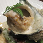 横浜うかい亭 - サザエのアップ