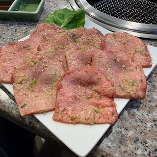 三味園 - 料理写真:上タン塩　¥2,500×2
