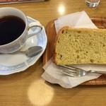マウンテン　生駒 - 鳴門金時のシフォンケーキとルワンダ・バフ・ブルボンで。色んなコーヒーが飲めるので楽しみなんですよ！