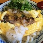 丸亀製麺 - ふんわりだし巻玉子の中には甘辛い牛しぐれ煮