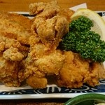 Toriyoshi - 大粒の唐揚げが５つ
                        皮パリパリでお肉はジューシー