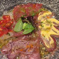 クインチチェントラーレ - 千葉産カツオ
                宮城産キハダマグロ
                静岡産バチマグロ
                三重産ツバス
                宮城産マコガレイ
                
                980円