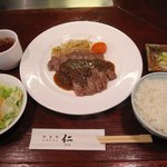 鉄板焼レストラン「仁」 - 「日替りランチ 鉄板焼サーロインステーキ(\850)」。