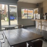LYCHI - シンプルな店内