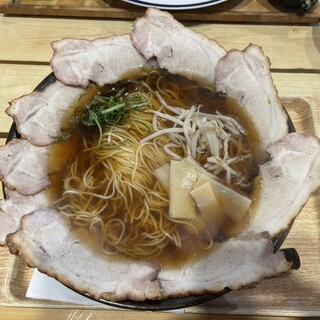 トン's キッチン - 料理写真:大盛焼豚醤油ラーメン