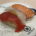 回転寿司 みさき - 料理写真:厳選三貫盛（まぐろ・のどぐろ・サーモン）