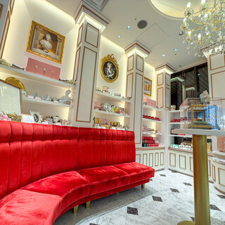 LE SALON DE NINA'S_2
