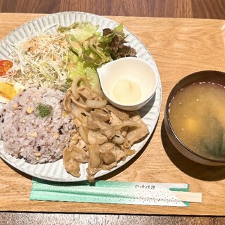 MONTER Cafe_0