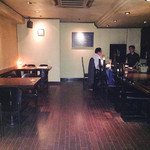 エバンス - 店内は暗めな照明で、JAZZが流れてます